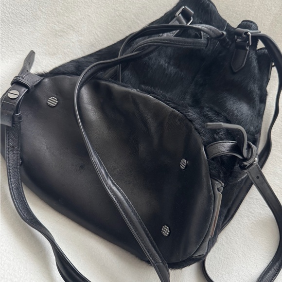 Black Drawstring Backpack with Zipper - Picture 4 of 7